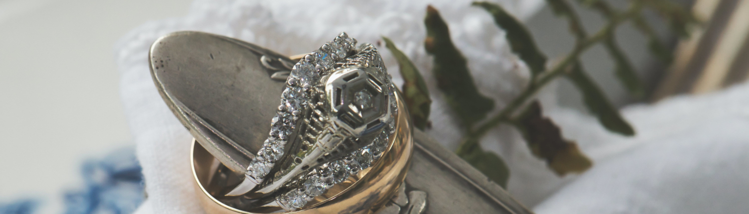 Imagen de un par de anillos para una boda